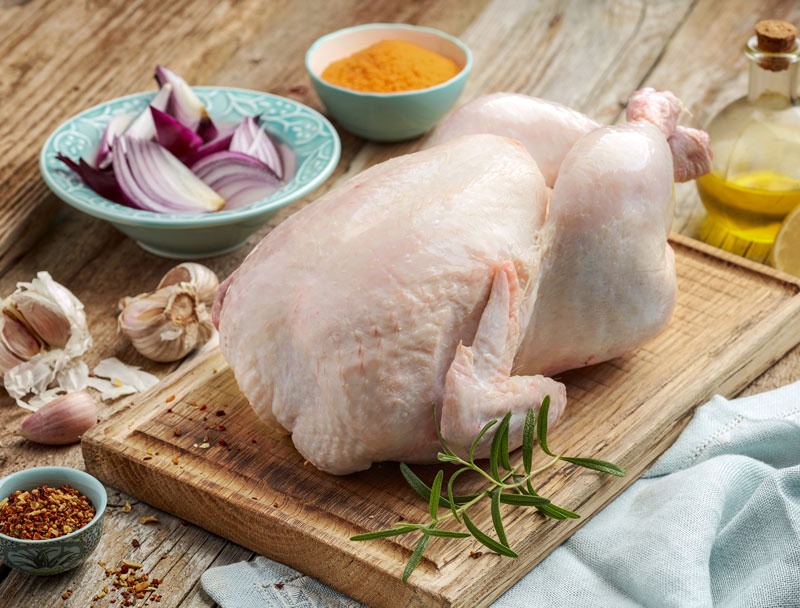 pollo crudo preparado para cocinar